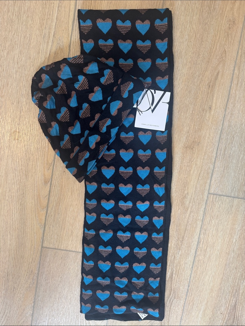 Women’s DVF never worn NET Black & Blue Heart Pattern Men's Socks - Pack